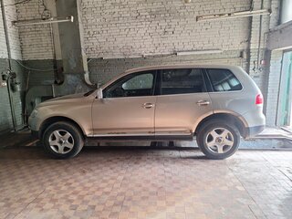 2005 Volkswagen Touareg I, бежевый, 490000 рублей, вид 3