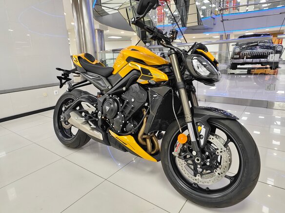 2025 Triumph Street Triple, жёлтый, 1550000 рублей