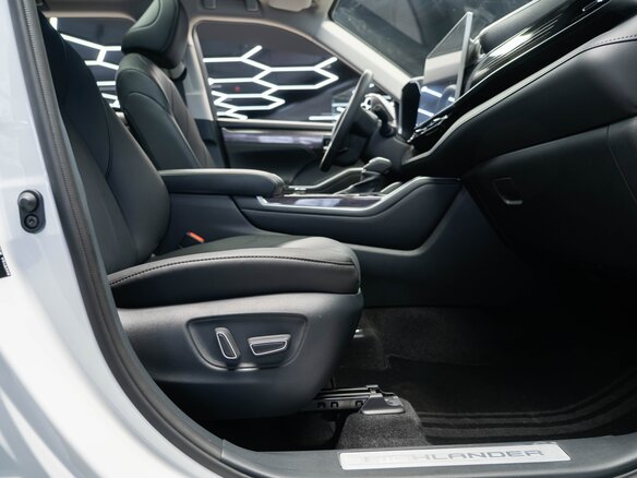 2025 Toyota Highlander IV (XU70), белый - вид 26
