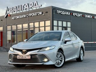 2018 Toyota Camry VIII (XV70), серебристый, 2499000 рублей, вид 1