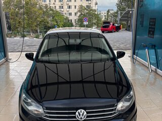 2018 Volkswagen Polo V Рестайлинг, чёрный, 950000 рублей, вид 2