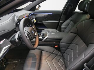 2026 BMW 7 серии 740 xDrive VII (G70) Рестайлинг, чёрный, 17686763 рублей, вид 4