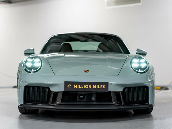 2026 Porsche 911 Carrera 4 GTS VIII (992) Рестайлинг, зелёный, 29000000 рублей - вид 5