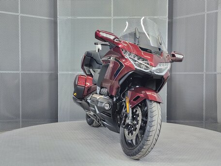 2025 Honda GL 1800 Gold Wing, красный, 3649000 рублей, вид 3