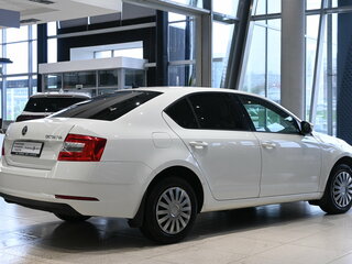 2017 Skoda Octavia III (A7) Рестайлинг, белый, 1395000 рублей, вид 5
