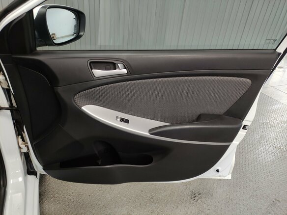 2013 Hyundai Solaris I, белый, 858000 рублей - вид 15