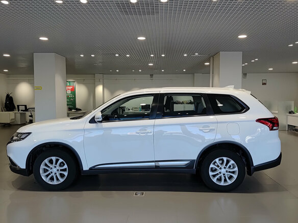 2017 Mitsubishi Outlander III Рестайлинг 2, белый, 1750000 рублей - вид 7