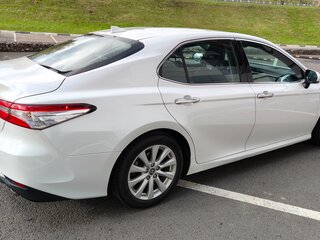 2019 Toyota Camry VIII (XV70), белый, 2780000 рублей, вид 3