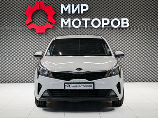 2021 Kia Rio IV Рестайлинг, белый, 1285000 рублей, вид 2