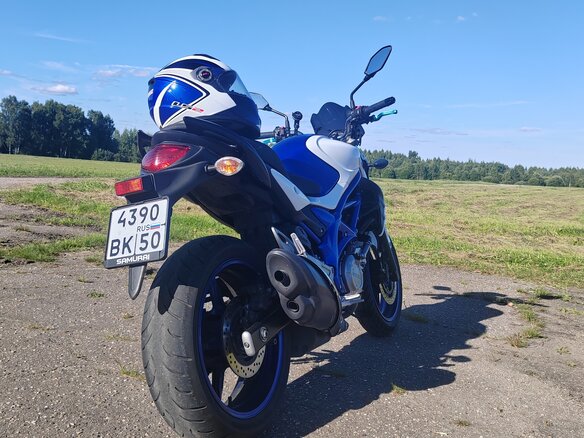 2011 Suzuki SFV 400 Gladius, белый, 435000 рублей - вид 1