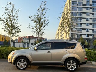 2007 Mitsubishi Outlander II, бежевый, 1050000 рублей, вид 3