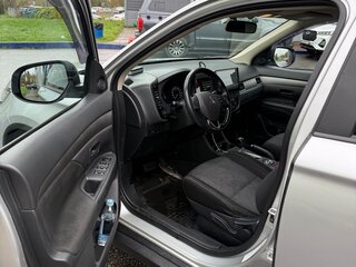 2016 Mitsubishi Outlander III Рестайлинг 2, серебристый, 1590000 рублей, вид 5