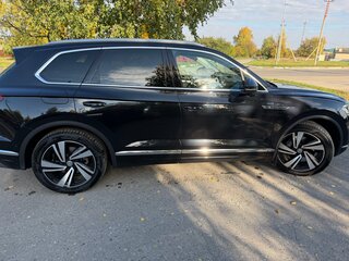 2018 Volkswagen Touareg III, чёрный, 4450000 рублей, вид 5