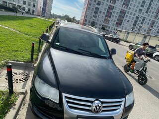 2008 Volkswagen Touareg I Рестайлинг, чёрный, 1099000 рублей, вид 2