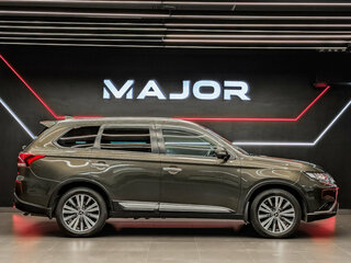 2019 Mitsubishi Outlander III Рестайлинг 3, коричневый, 2050000 рублей, вид 4