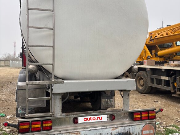 2004 Peterbilt 387, красный, 1700000 рублей - вид 10