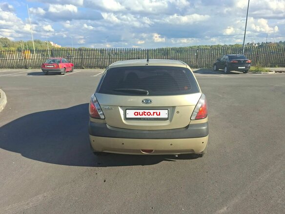 2009 Kia Rio II, бежевый, 530000 рублей - вид 3