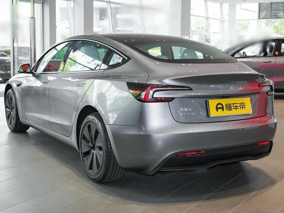 2025 Tesla Model 3 Long Range I Рестайлинг, серебристый, 8366500 рублей - вид 4