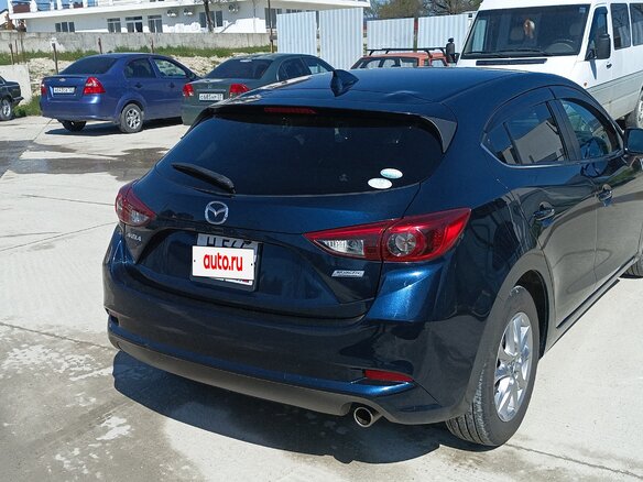 2017 Mazda Axela III Рестайлинг, синий, 1500000 рублей - вид 4
