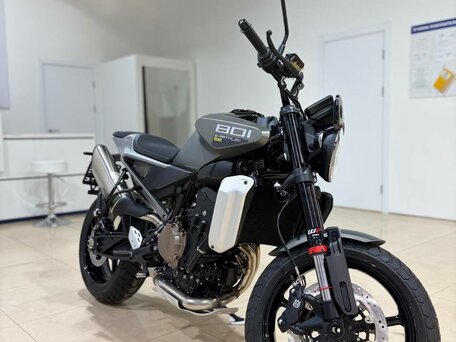 2026 Husqvarna Svartpilen 801, серый, 1350000 рублей, вид 2