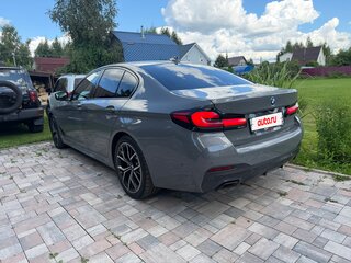 2021 BMW 5 серии 520d xDrive VII (G30/G31/G38) Рестайлинг, серый, 4000000 рублей, вид 3