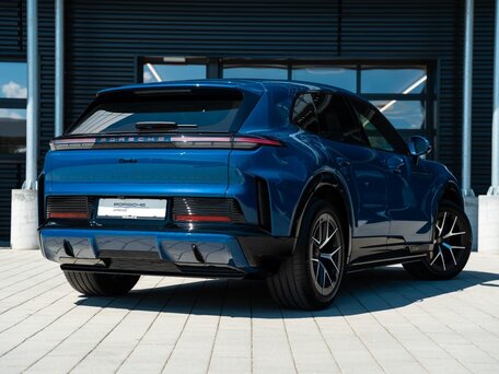 2026 Porsche Cayenne Coupé Turbo Electric IV, синий, 20900000 рублей, вид 3