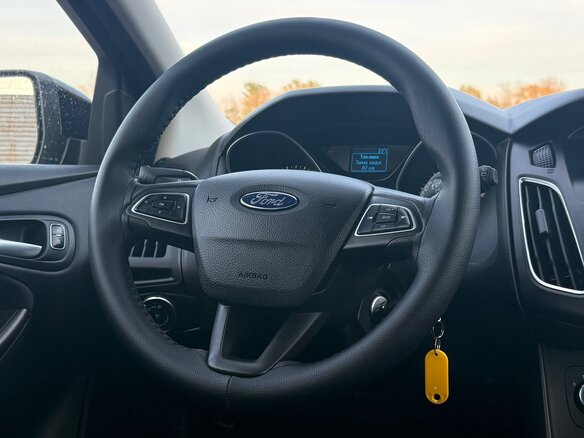 2015 Ford Focus III Рестайлинг, жёлтый, 719999 рублей - вид 9