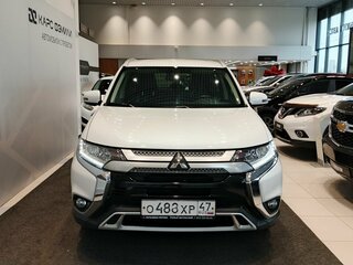 2019 Mitsubishi Outlander III Рестайлинг 3, белый, 1870000 рублей, вид 2