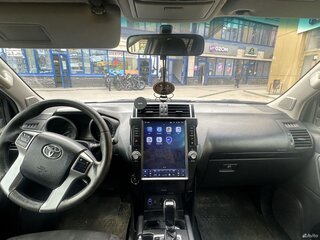 2014 Toyota Land Cruiser Prado 150 Series Рестайлинг 1, серебристый, 3850000 рублей, вид 3