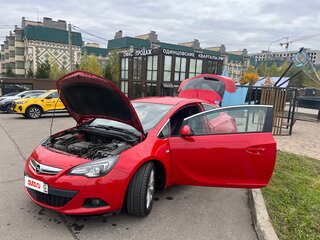 2012 Opel Astra GTC J Рестайлинг, красный, 700000 рублей, вид 2