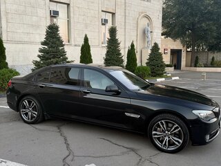 2011 BMW 7 серии 750i V (F01/F02/F04), чёрный, 1550000 рублей, вид 3