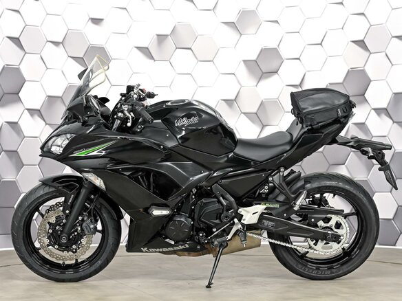 2017 Kawasaki Ninja 650, чёрный - вид 3