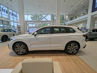 2026 Volkswagen Touareg III Рестайлинг, белый, 12900000 рублей, вид 4