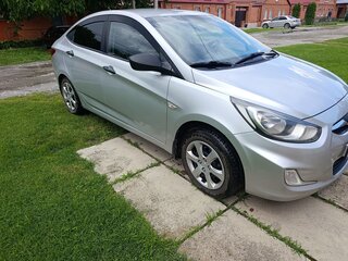 2013 Hyundai Solaris I, серебристый, 600000 рублей, вид 4