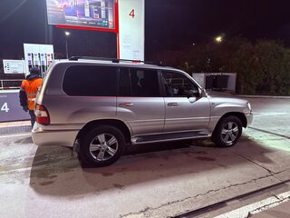 2003 Toyota Land Cruiser 100 Series Рестайлинг 1, серебристый, 1700000 рублей, вид 4