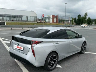 2018 Toyota Prius IV (XW50), серебристый, 1300000 рублей, вид 4