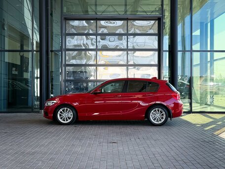 2017 BMW 1 серии 118i II (F20/F21) Рестайлинг 2, красный, 1765000 рублей, вид 4