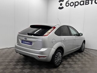 2010 Ford Focus II Рестайлинг, серебристый, 700000 рублей, вид 2
