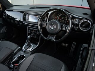 2018 Volkswagen Beetle II (A5), красный, 1890000 рублей, вид 4