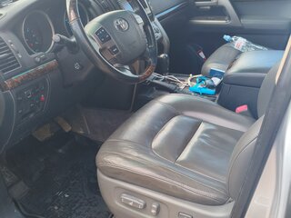2008 Toyota Land Cruiser 200 Series, серебристый, 2529000 рублей, вид 4