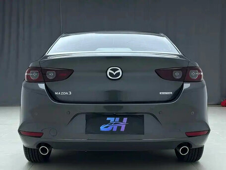 2021 Mazda 3 Axela IV (BP), серебристый, 1480000 рублей, вид 3