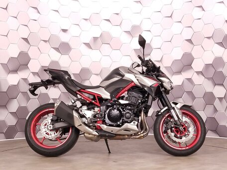 2023 Kawasaki Z 900, серый, 1069000 рублей, вид 3