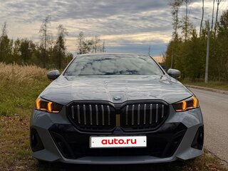 2023 BMW 5 серии 530i xDrive VIII (G60/G61/G68), серый, 7400000 рублей, вид 2