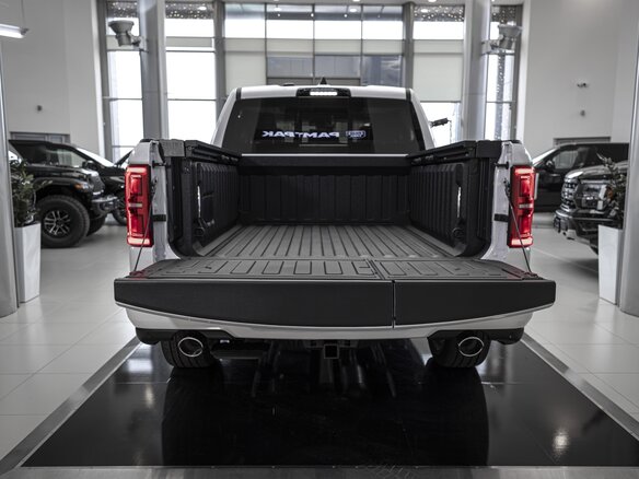 2026 Ram 1500 Crew Cab V Рестайлинг, белый, 10814927 рублей - вид 8