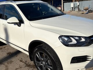 2011 Volkswagen Touareg II, белый, 1900000 рублей, вид 3