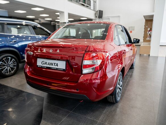 2026 Lada (ВАЗ) Granta I Рестайлинг, красный - вид 3