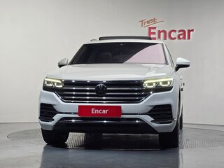 2023 Volkswagen Touareg III Рестайлинг, белый, 7960000 рублей, вид 3