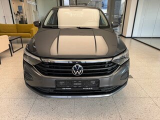 2021 Volkswagen Polo VI, серый, 1590000 рублей, вид 2