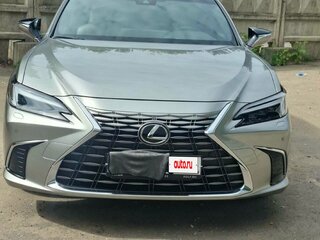 2025 Lexus ES 200 VII Рестайлинг 2, серебристый, 5500000 рублей, вид 4