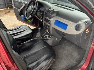 2010 Renault Sandero I, красный, 330000 рублей, вид 5